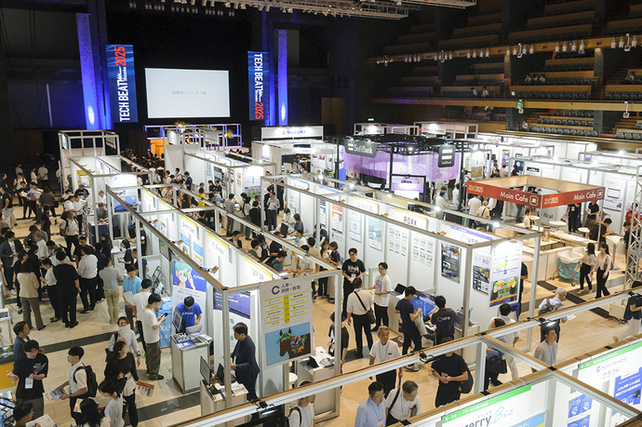 写真2　スタートアップの出展ブース