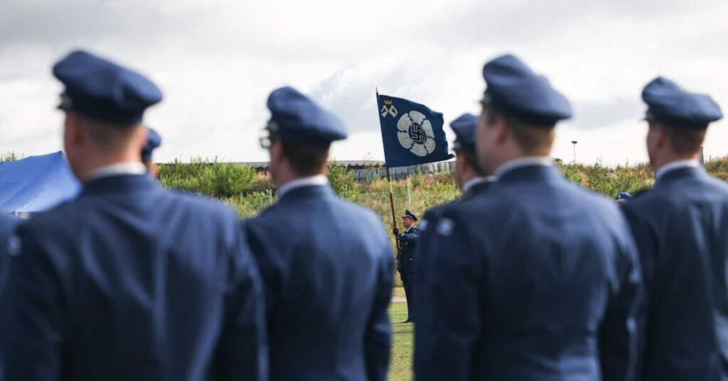 フィンランド空軍はユニットフラグからswastikasを削除する予定です