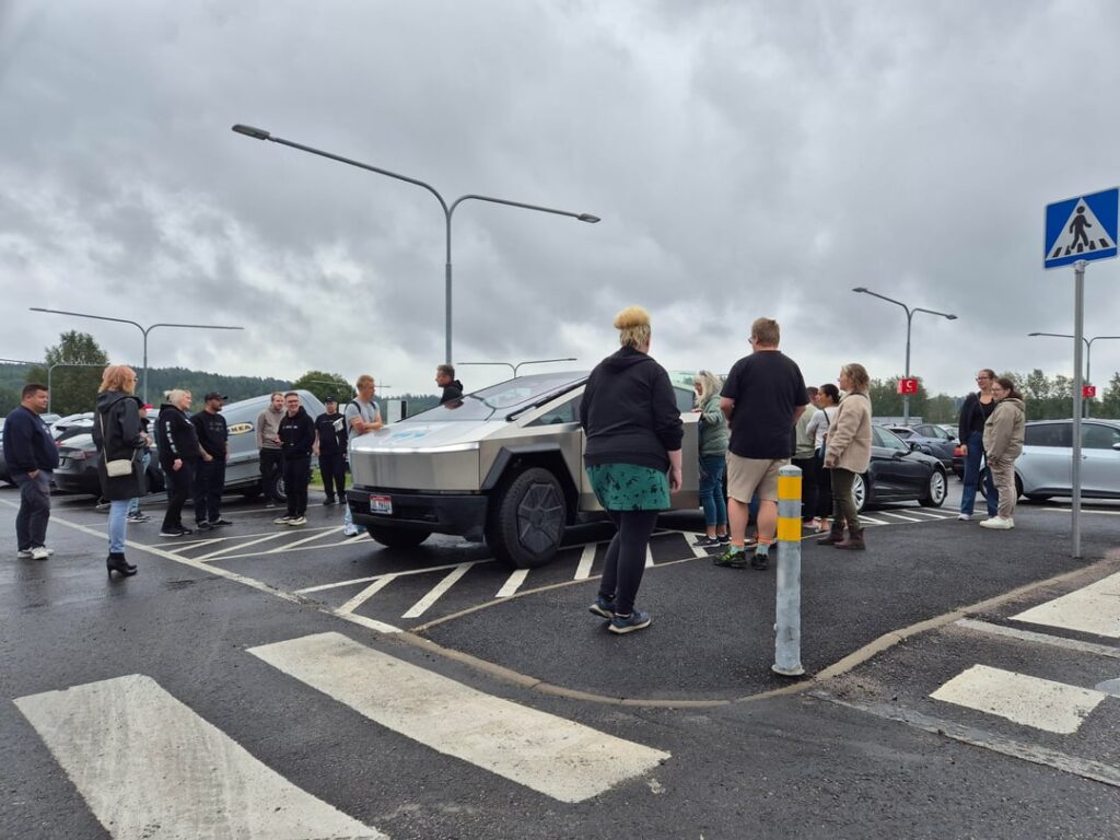 フィンランドは、これらの戦車から私たちの街を安全に保つために何かをすべきですか？