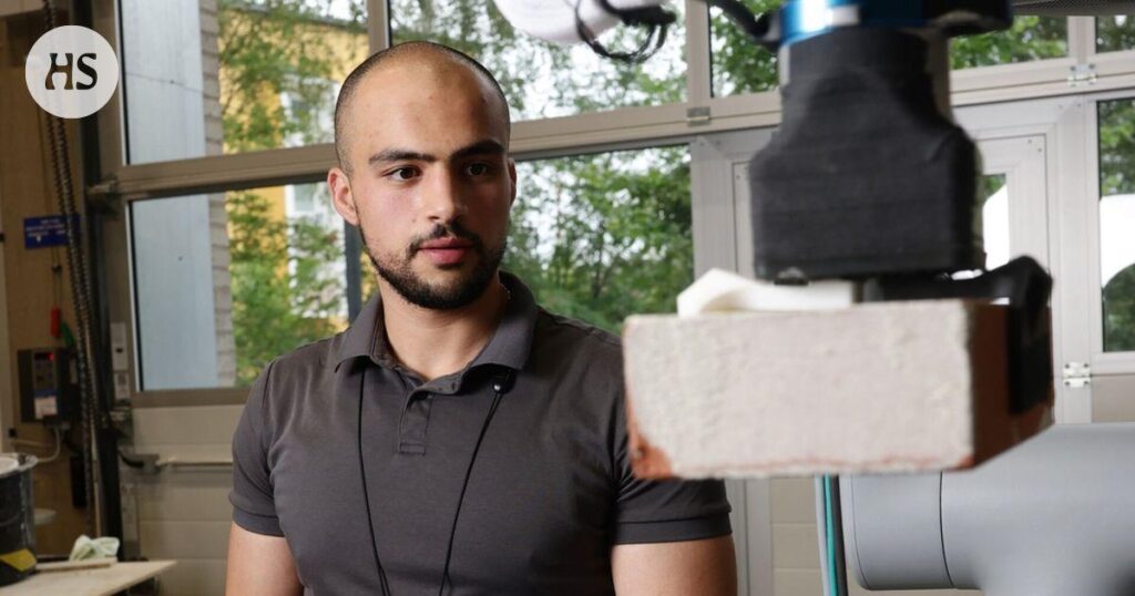 ラマラ出身のパレスチナ人であるフェイズ・バサラト（25歳）は、フィンランドの移民局から30日間の国外追放命令を与えられました