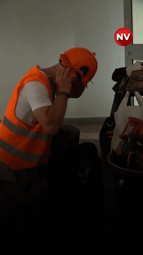 スウェーデン出身の70歳の鍛冶屋は、ウクライナ人が戦争から回復するのを助けるために静かな村の生活を残しました。現在、「ドブロバト」ボランティアチームの一部である彼は、瓦rubをクリアし、損傷した家を修理し、ウクライナ人の回復力から力を引き出していると言います。