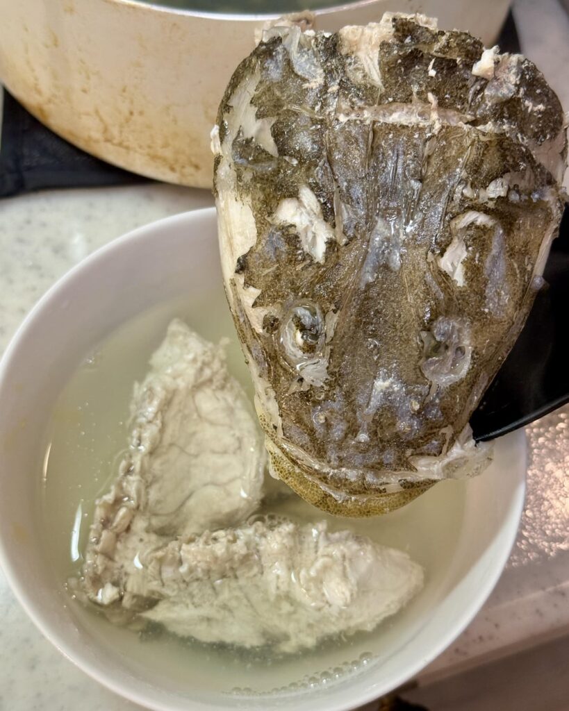 マゴチ捌いてアラ汁作った