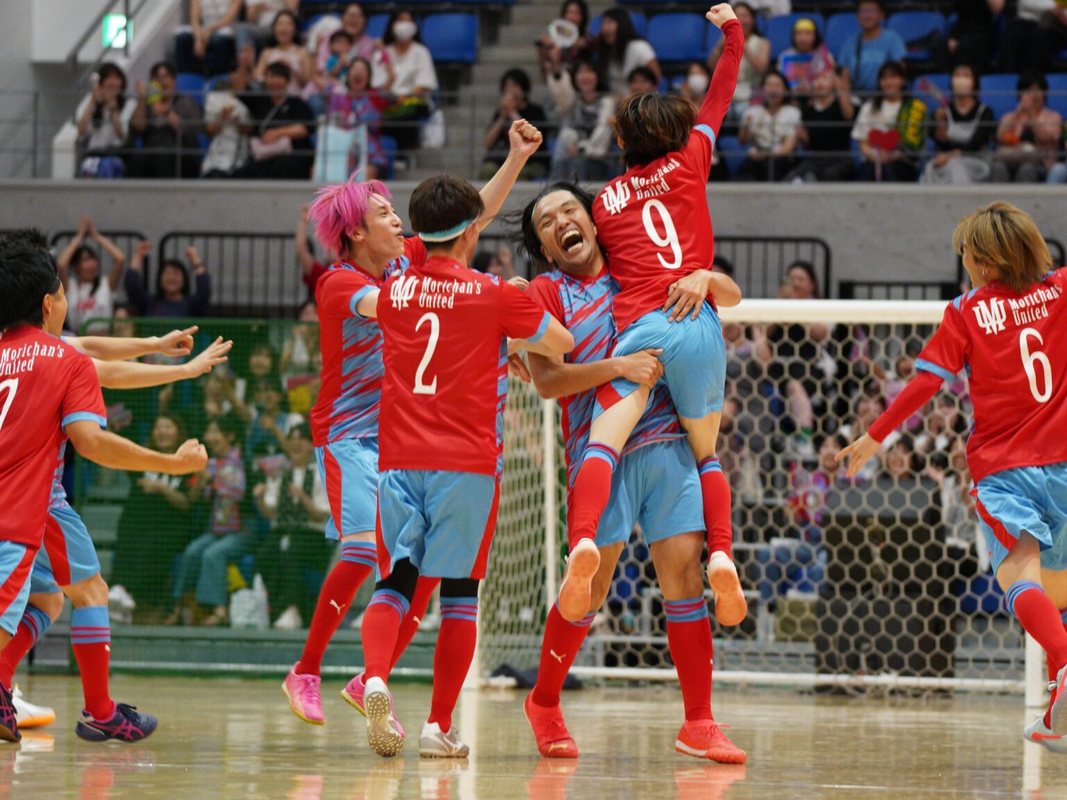 見取り図・盛山の“夢”だった新フェスはサッカー×お笑い×音楽でアリーナ熱狂! 「ゆくゆくは国立競技場で開催したい」 | FANY Magazine