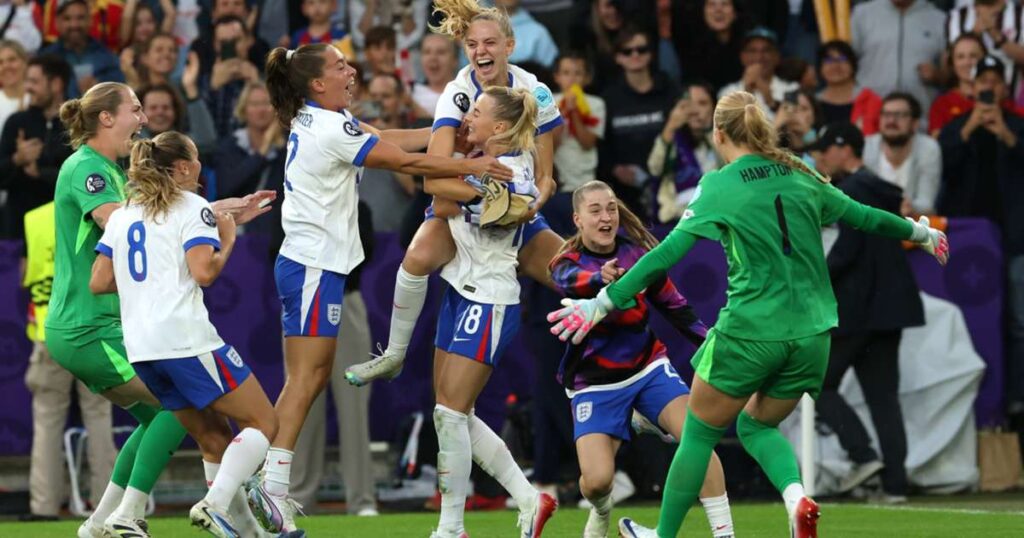 Kelly the hero in another Euros triumph