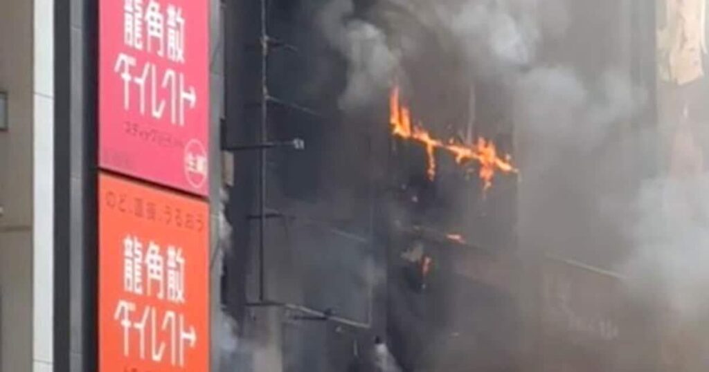 外壁の広告伝い延焼拡大か 隣接ビルに燃え移り、逃げ遅れにつながった可能性 道頓堀火災