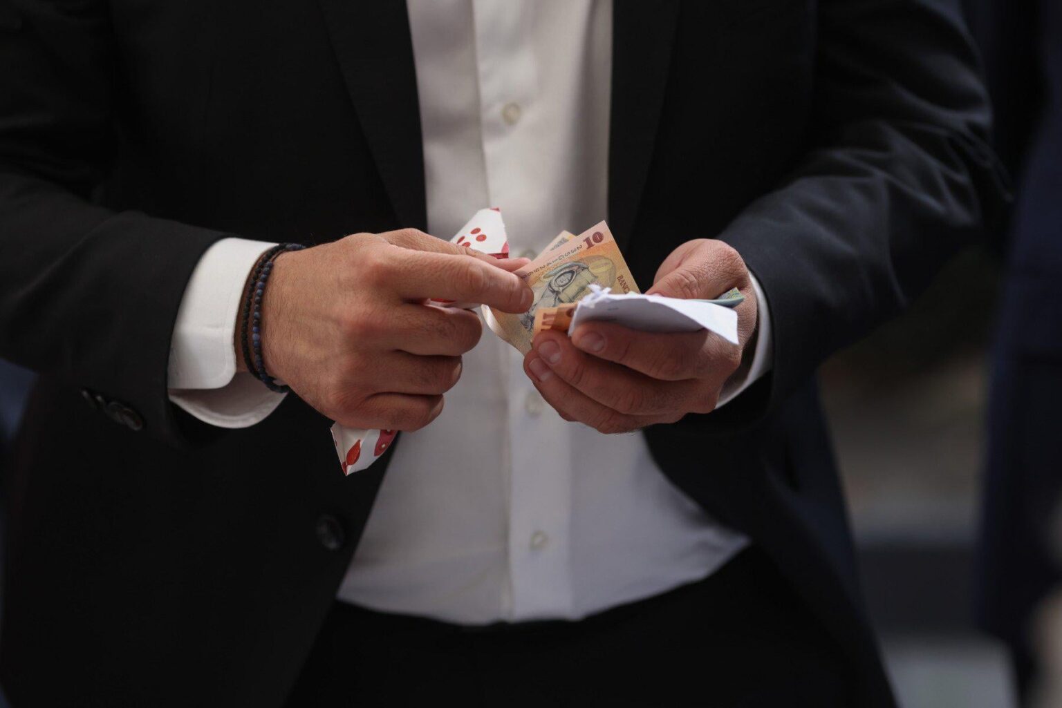 最後の1時間、州への累積年金国家の禁止は、午後5時からの売上高 /連合に応じて、異なる株式資本を持つ2つの措置 /提案パッケージから削除できます。