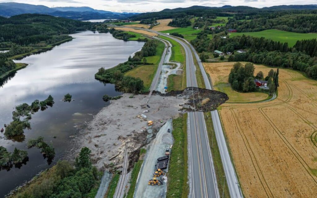 ノルウェーの陥没穴はE6高速道路と鉄道の一部を破壊します