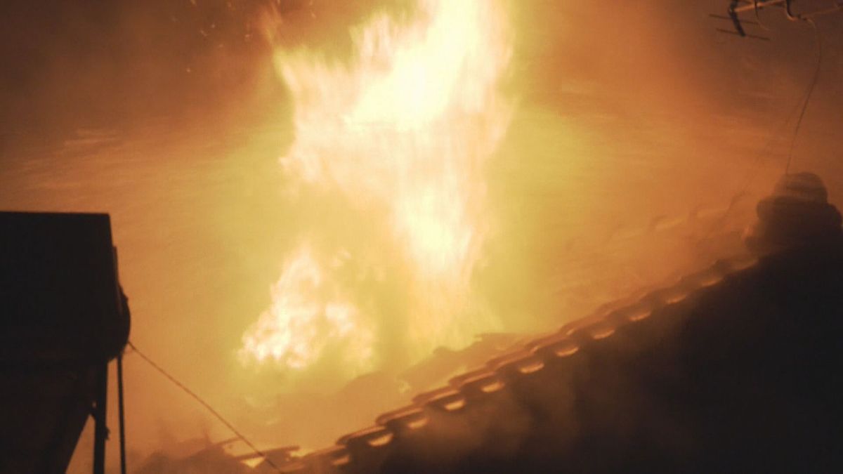 【速報】「中に人がいるかもしれない」木造2階建て住宅で火事　焼け跡から1人の遺体　和歌山・新宮市