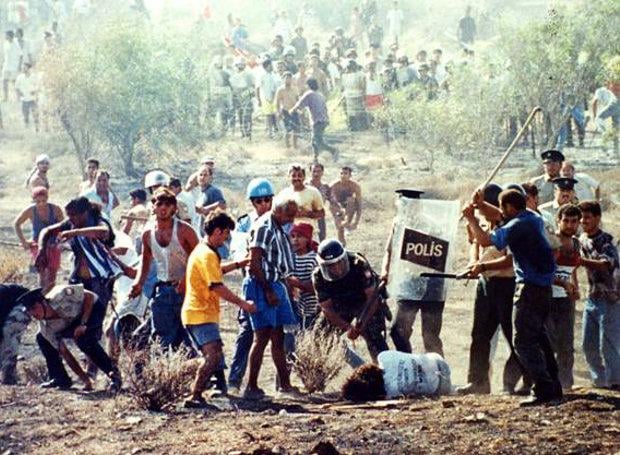 タソスの殺人者であるアイザック・エルハン・アリクリは、国際的な逮捕令状を望んでいる占領/タソス・アイザックの殺人者エルハン・アリクリに所有物を配布しています。