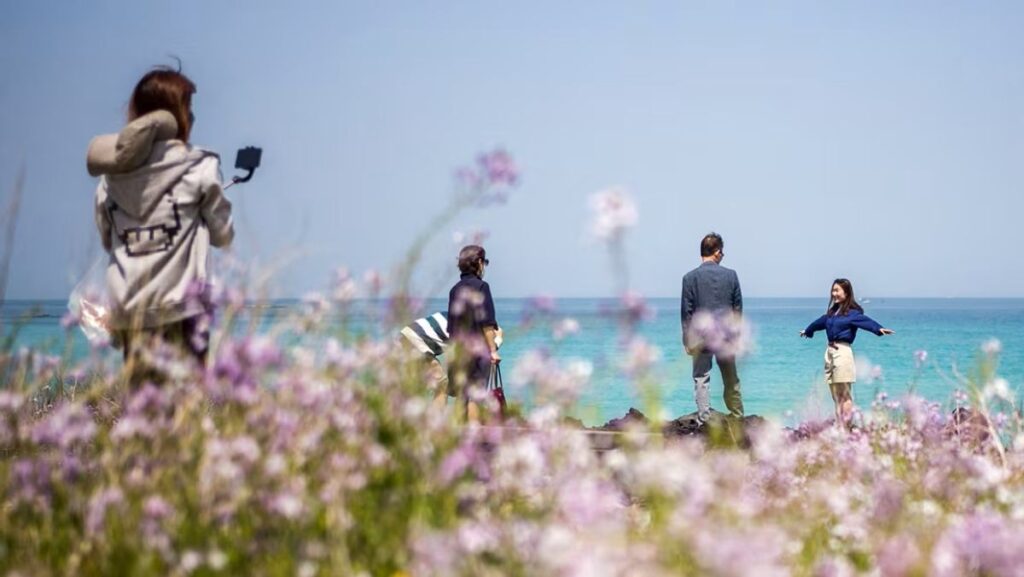「韓国のハワイ」済州島、行儀の悪い外国人観光客対策のガイドラインを発表 - CNN.co.jp