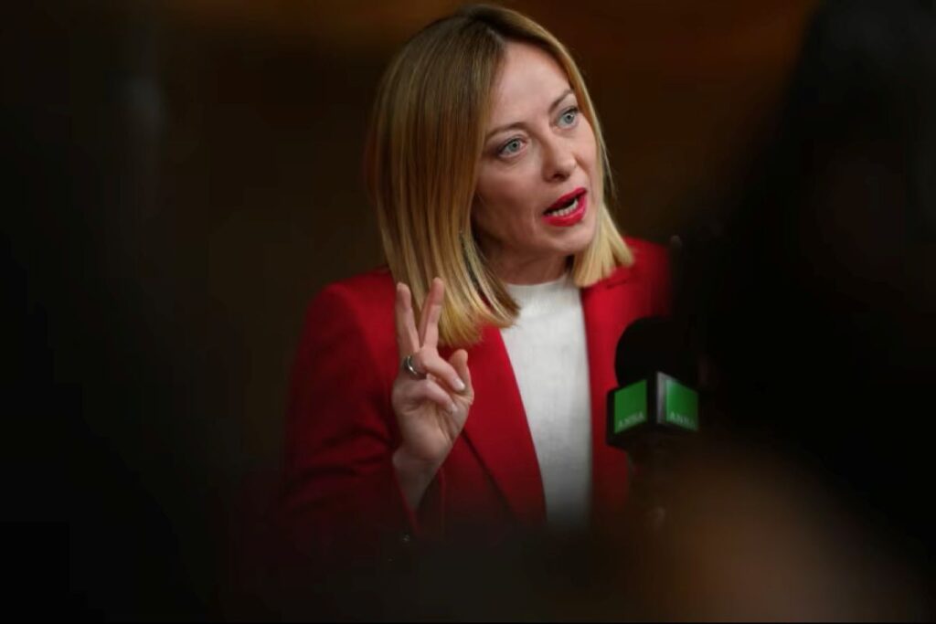 メローニ伊首相、ポルノサイトに「憤慨」　自身や他の著名女性の加工画像掲載か - CNN.co.jp