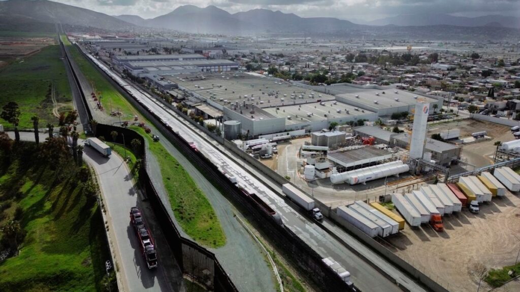 トランプ氏、メキシコへの追加関税９０日間延期 首脳が電話協議 - CNN.co.jp