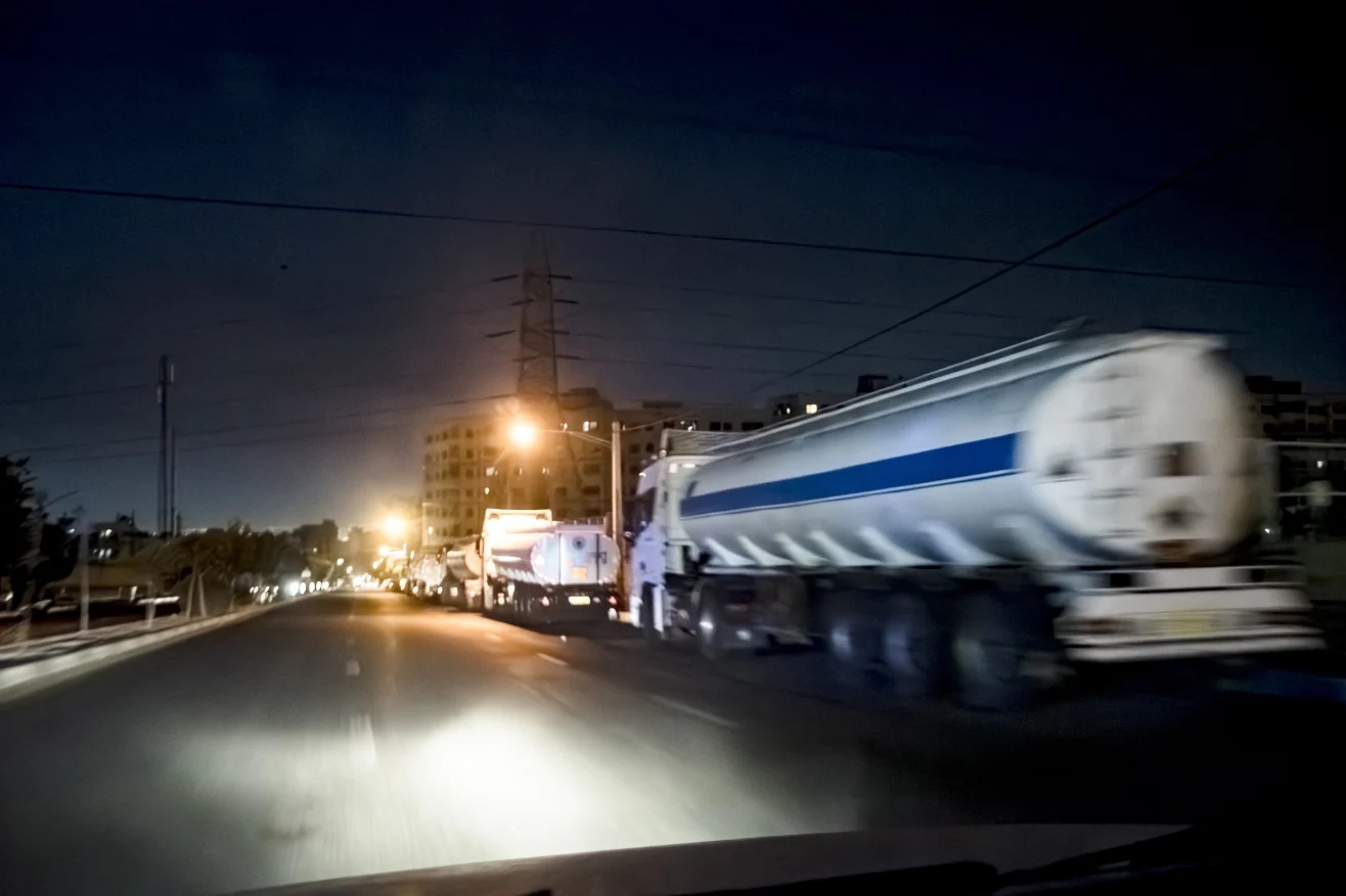 テヘランを走る給水車＝６月１５日/AFP/Getty Images