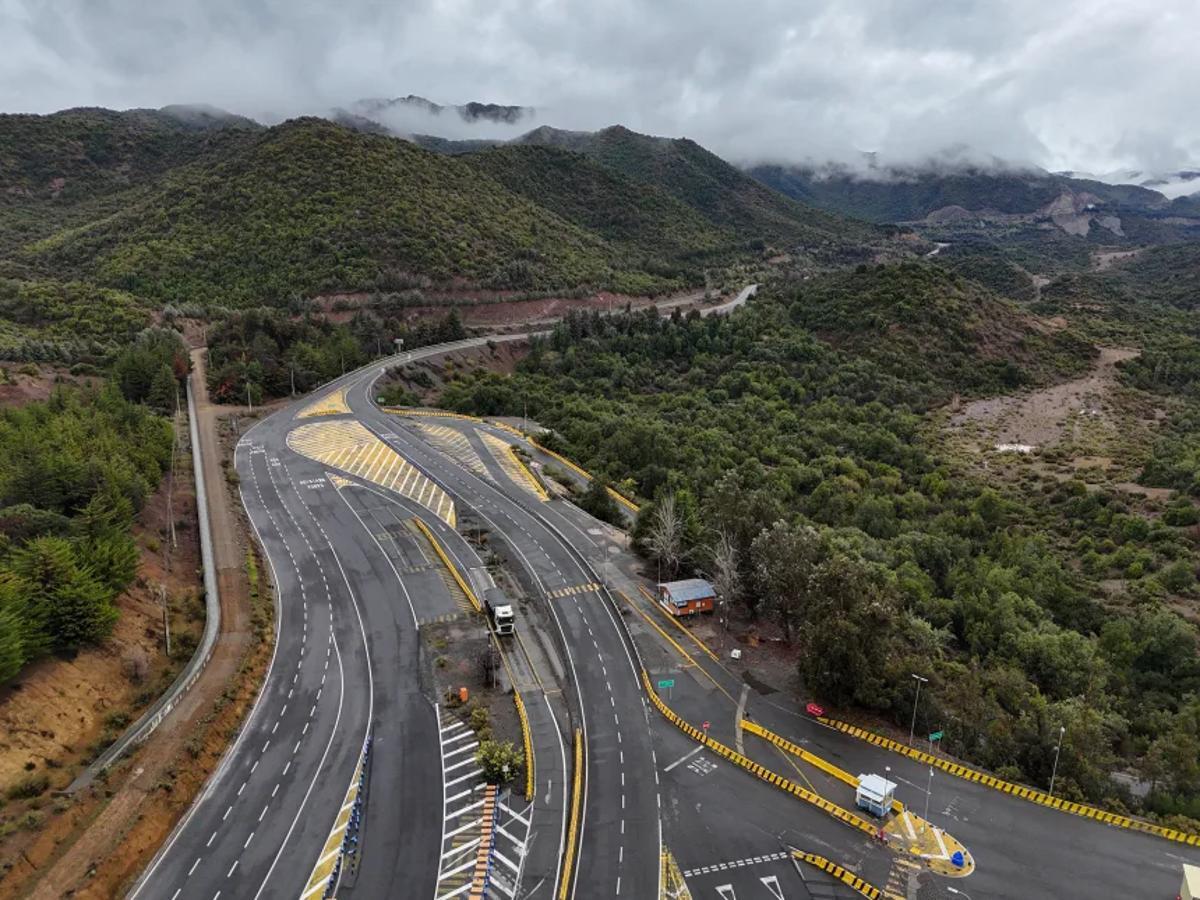 エルテニエンテ銅山の入り口の様子/Raul Bravo/AFP/Getty Images