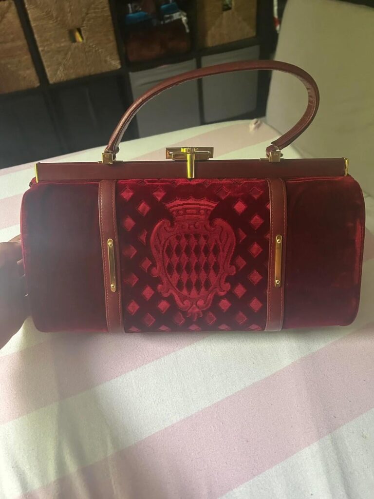 このバッグは何ですか？その話は何ですか？