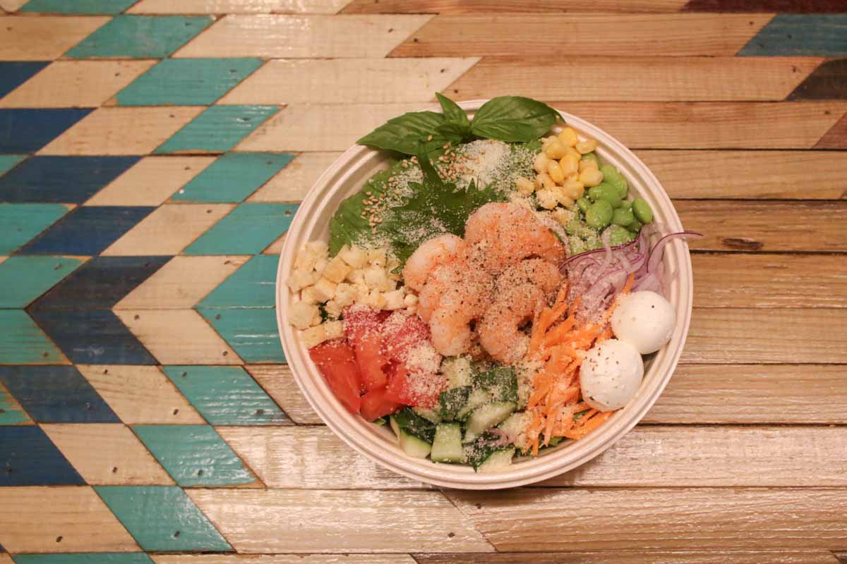 沖縄の恵みをまるごとチャージ！チョップドサラダ専門店の「green base okinawa（グリーンベースオキナワ）」で新しいサラダ体験（那覇市）