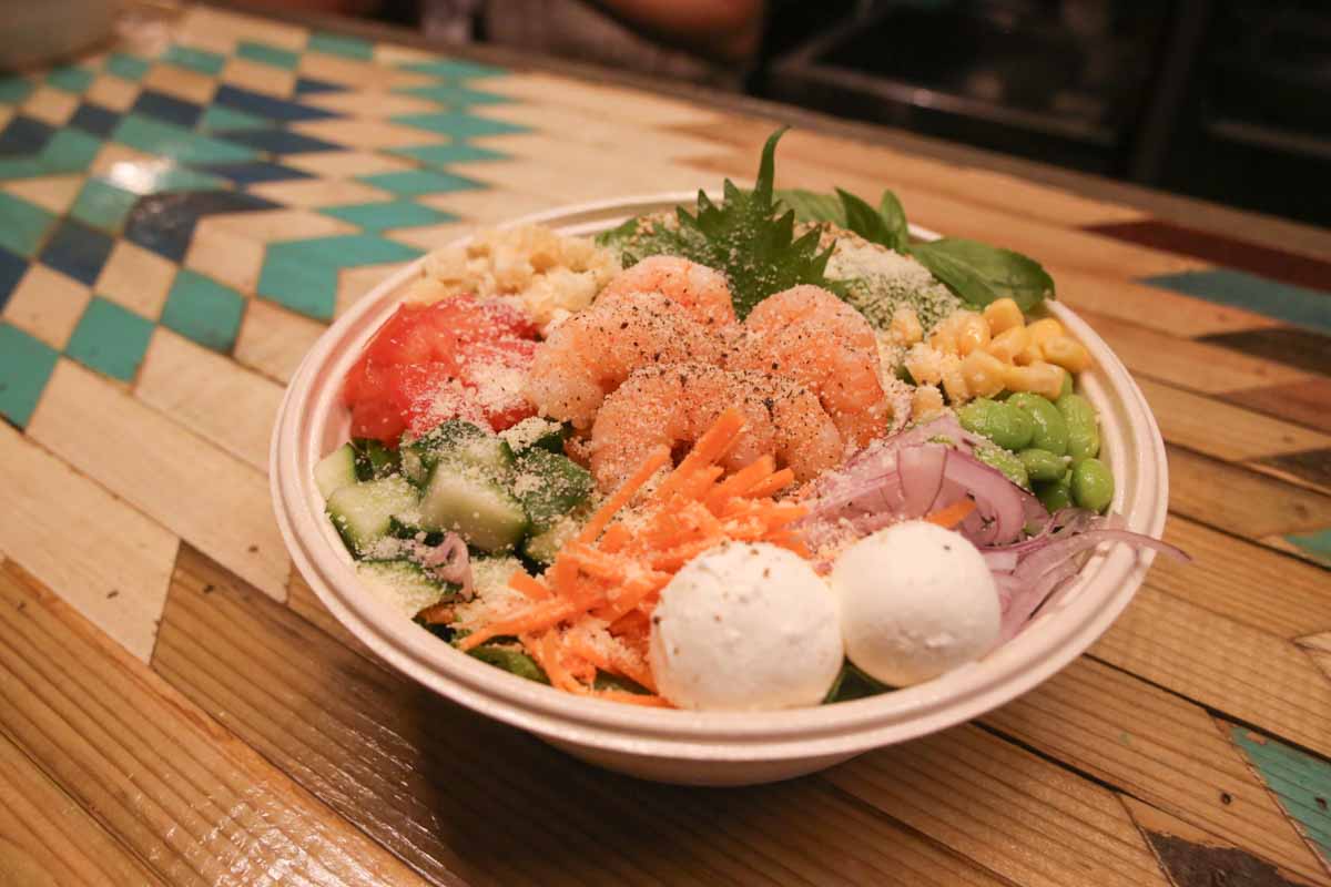 沖縄の恵みをまるごとチャージ！チョップドサラダ専門店の「green base okinawa（グリーンベースオキナワ）」で新しいサラダ体験（那覇市）
