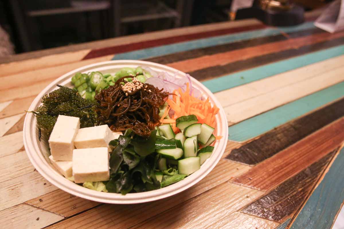 沖縄の恵みをまるごとチャージ！チョップドサラダ専門店の「green base okinawa（グリーンベースオキナワ）」で新しいサラダ体験（那覇市）