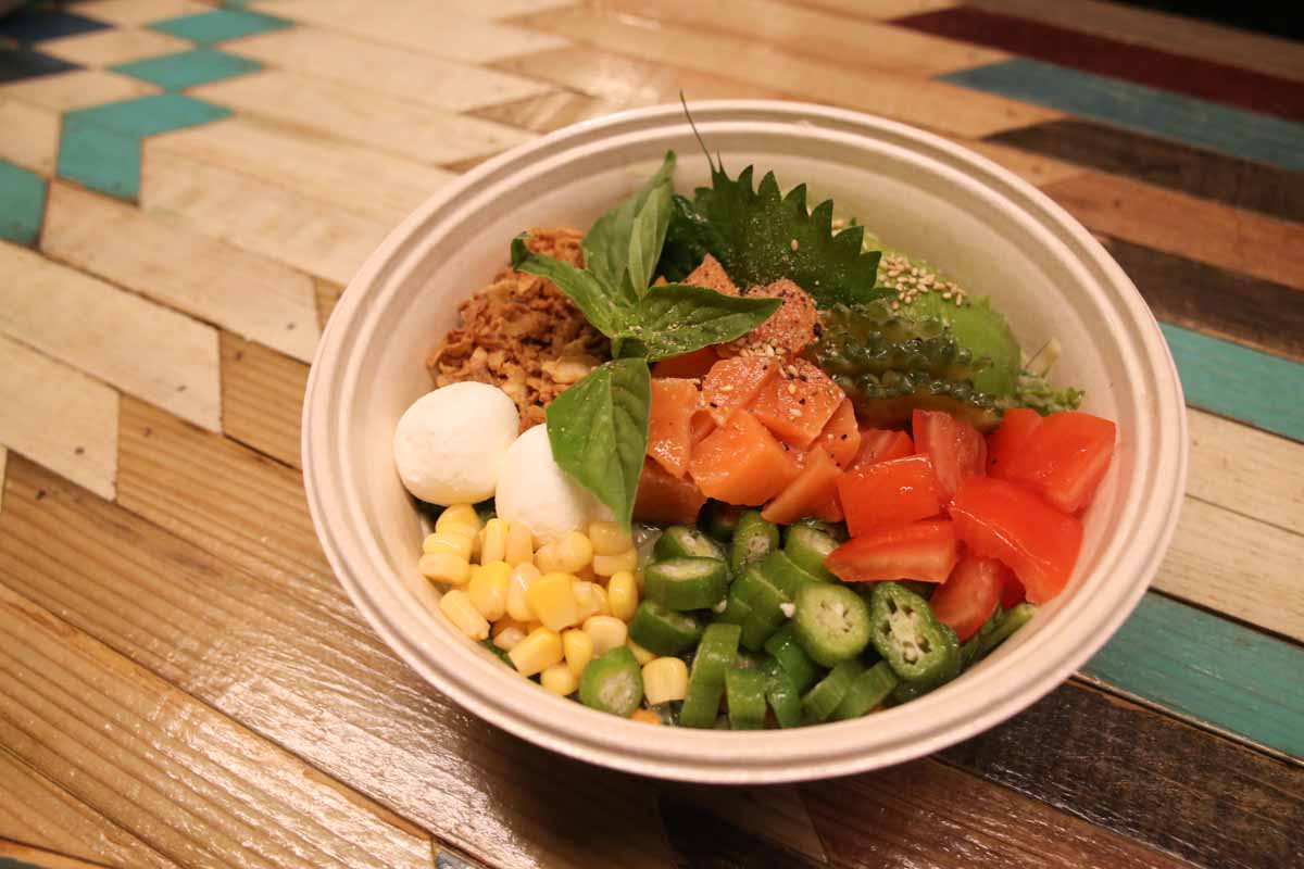 沖縄の恵みをまるごとチャージ！チョップドサラダ専門店の「green base okinawa（グリーンベースオキナワ）」で新しいサラダ体験（那覇市）