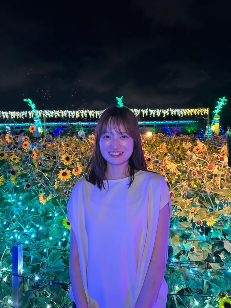 「感動します」「可愛いすぎだよ」khbアナウンサー・井口亜美の夜のひまわりショットにファン癒される | 話題の投稿 | スポーツブル (スポブル)