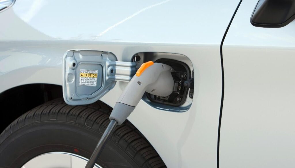 イタリアの電気自動車は1％未満で、ブルガリアとともにEUで最悪です