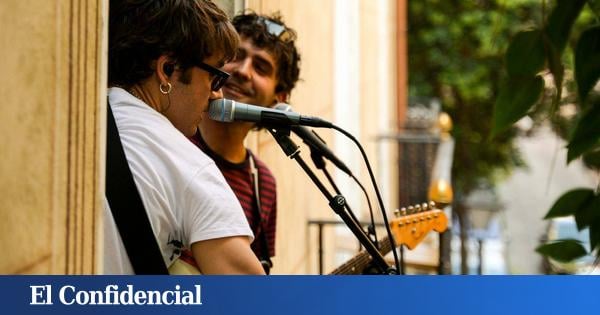 バルコニーで歌う：マラサニャの音楽シーンに革命をもたらした7人の友人