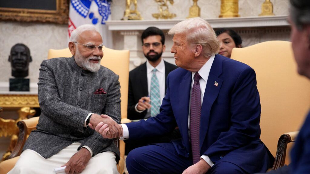 トランプは高等インドの関税を脅し、ウクライナでの資金戦争を非難します