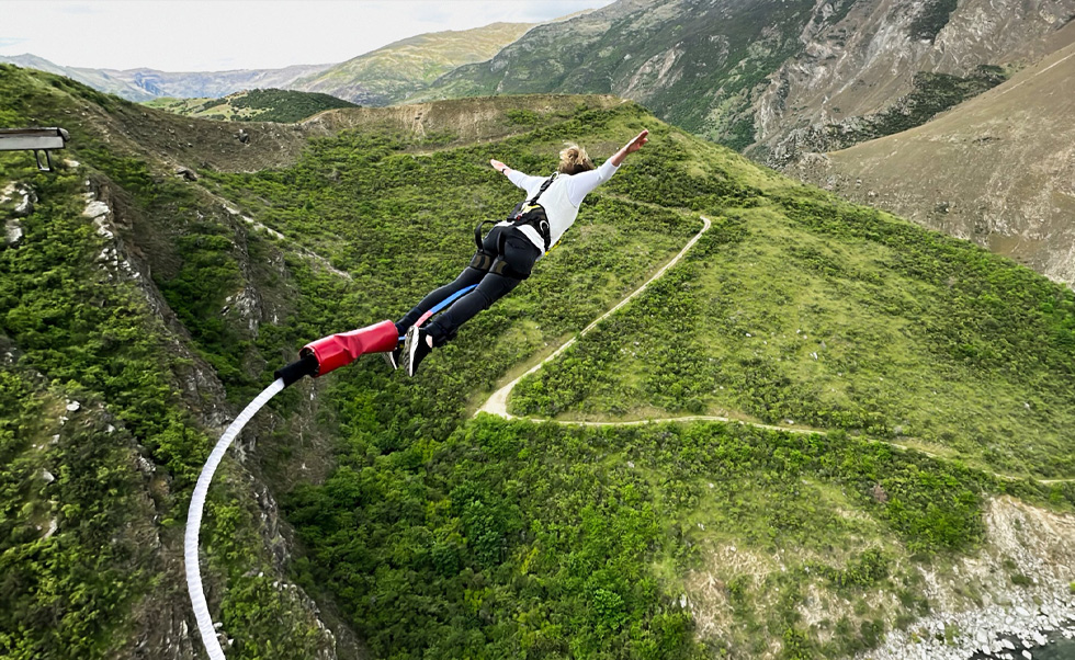 AJ Hackett Bungy New Zealandは、ニュージーランドの絶景を臨む5つのバンジージャンプ施設でiPhoneを使って素晴らしい画像を撮影し、お客様に届けています。