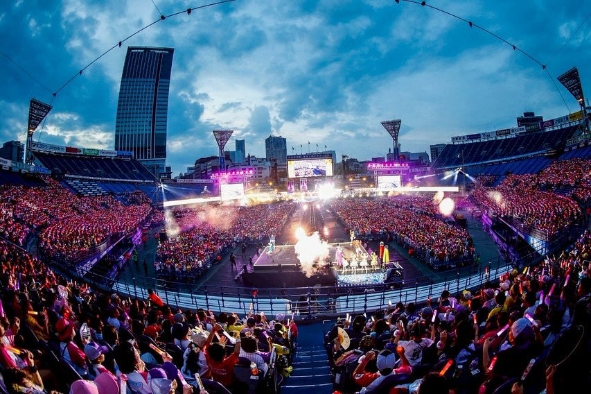 「感謝感謝」高城れにが3年ぶりのイベントを終えたことを報告 | 話題の投稿 | スポーツブル (スポブル)