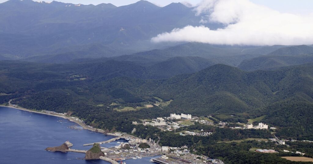 北海道・知床の羅臼岳に遺体、不明男性か 近くでヒグマ3頭駆除 - 日本経済新聞