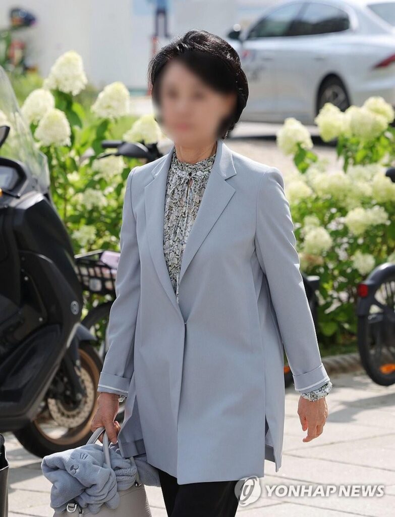 紀藤正樹「ついに現在の統一教会の事実上ナンバー２の総裁秘書室長の鄭元周（チョン・ウォンジュ）が出頭して取り調べです。前ナンバー２の尹煐鎬（ユン・ヨンホ）と同様、逮捕される可能性が高い。ようやく現トップで文鮮明の妻の韓鶴子の一つ前まで捜査が及びました。韓国はすごい」