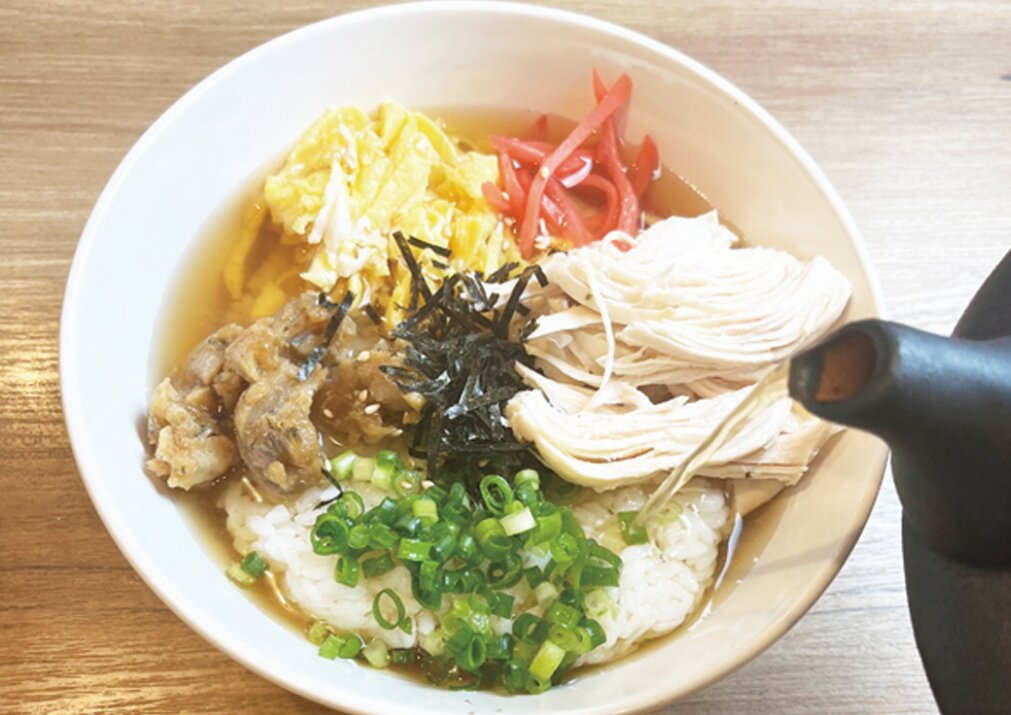 冷やし鶏飯（提供元：Vege Kitchen Awajin）