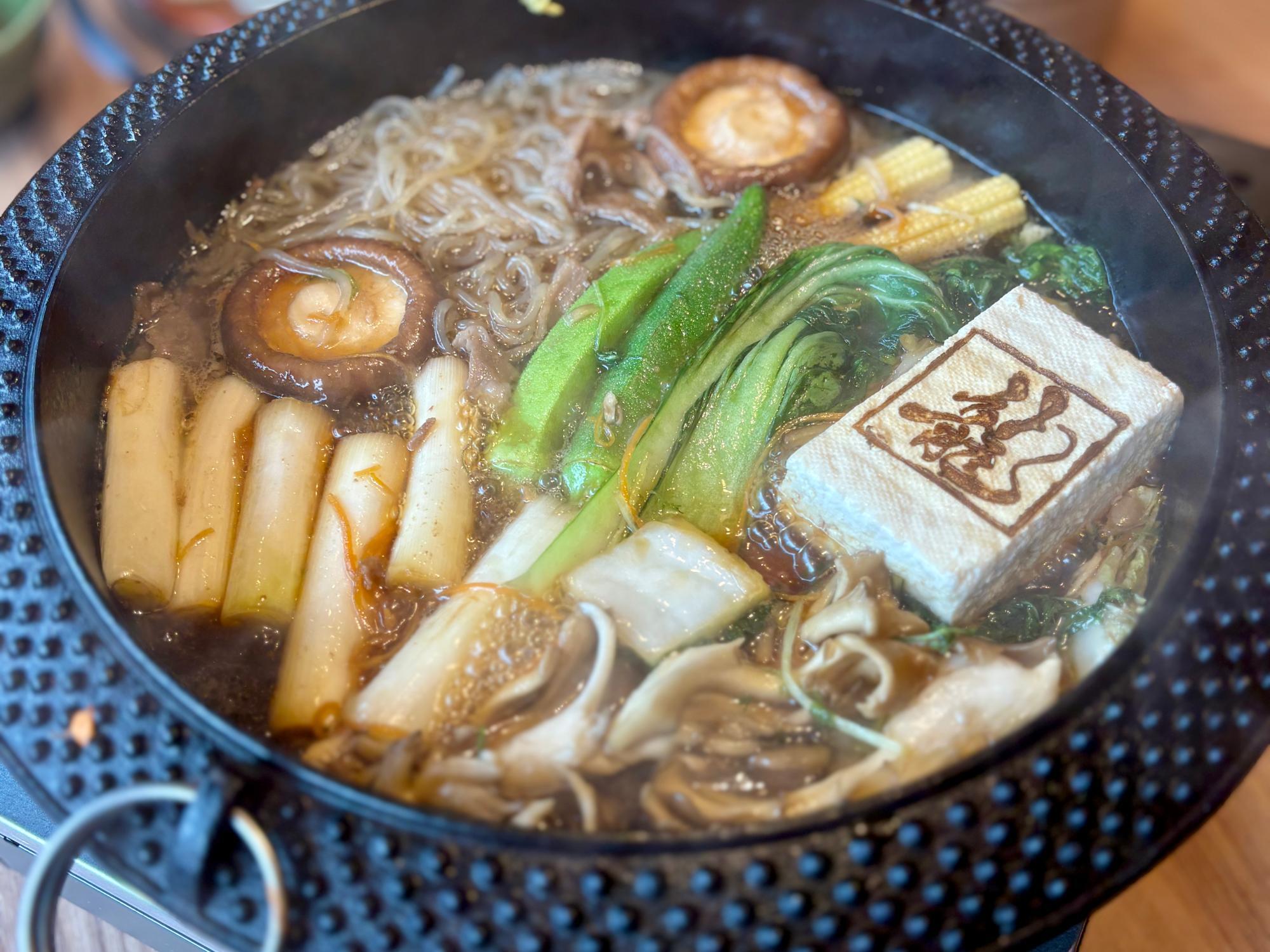 卵をまとった牛肉がとろける。甘辛×まろやかの黄金バランス。
