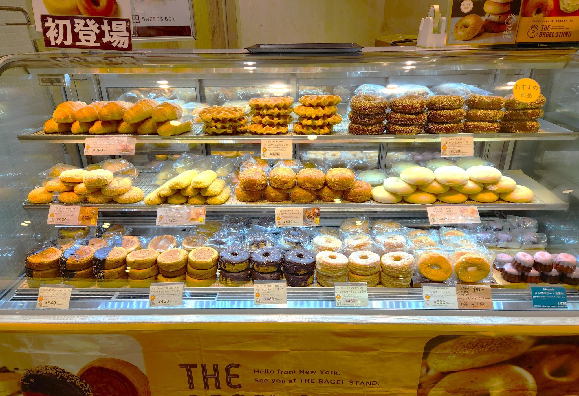 ベーグル以外にも色んなパンが販売されています。