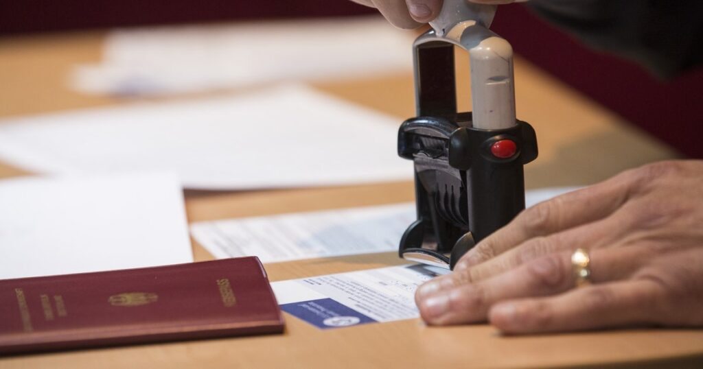 S. Korea: Migrant workers on E-9 visas unable to change employer or access remedy despite labour abuses, incl. wage theft, safety violations & discrimination
