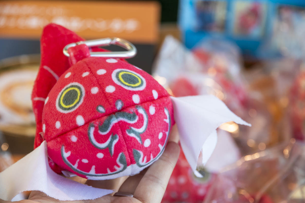 「YOU+MORE!　いつでもお祭り気分　青森の伝統工芸士とつくった金魚ねぷたポーチ」2,970円（税込）／2,200円（税込）