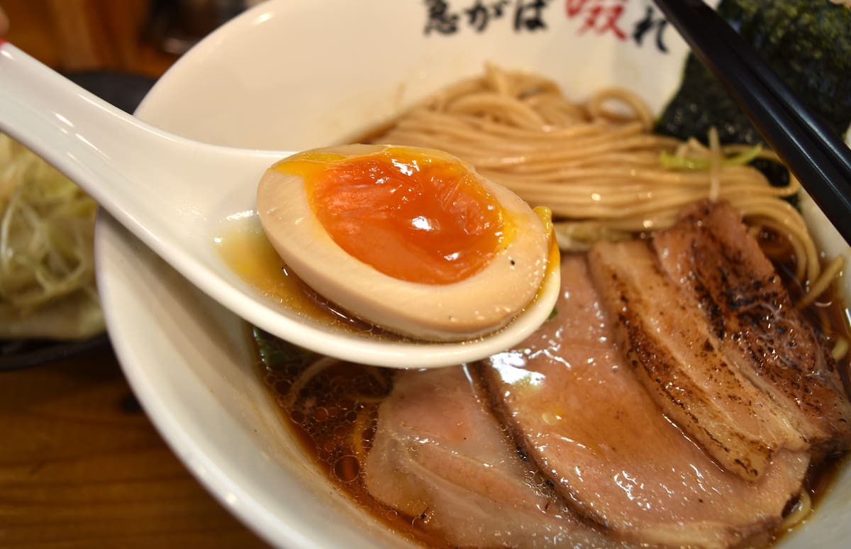 個性際立つ甘め醤油がクセになる♪六甲道の西端『急がば啜れ』の醤油中華そば [画像]