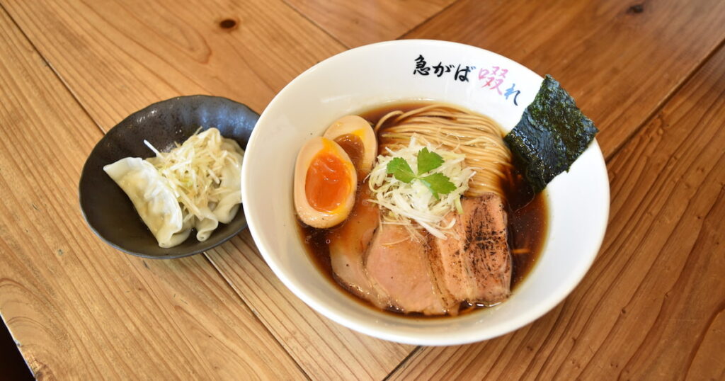 個性際立つ甘め醤油がクセになる♪六甲道の西端『急がば啜れ』の醤油中華そば | Kiss PRESS(キッスプレス)