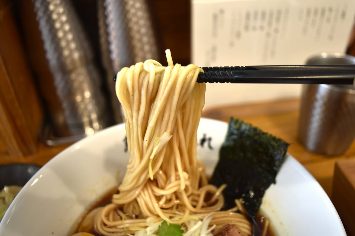 個性際立つ甘め醤油がクセになる♪六甲道の西端『急がば啜れ』の醤油中華そば [画像]