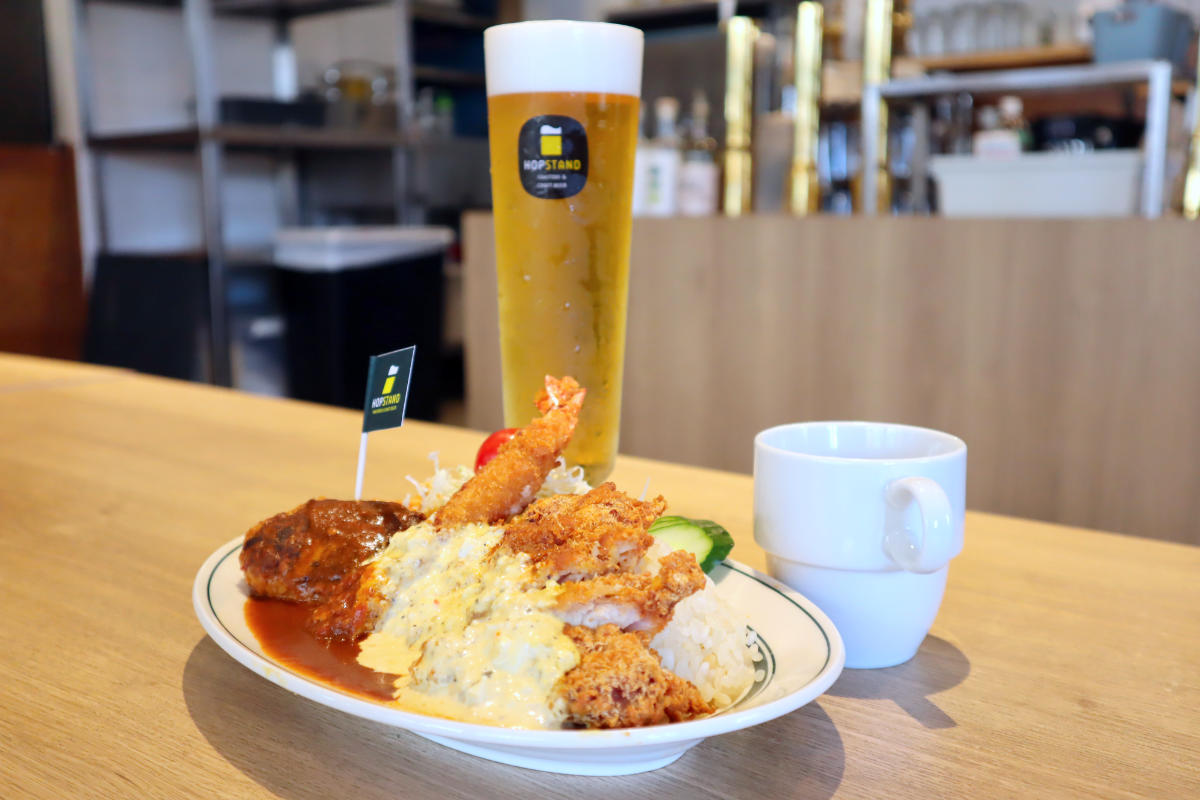 「港町トルコライス ROKKO」2035円（税込）「BAY ALE（ベイエール）」レギュラー 1,045円（税込）
