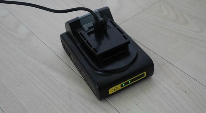 使う前にバッテリーを充電しておく