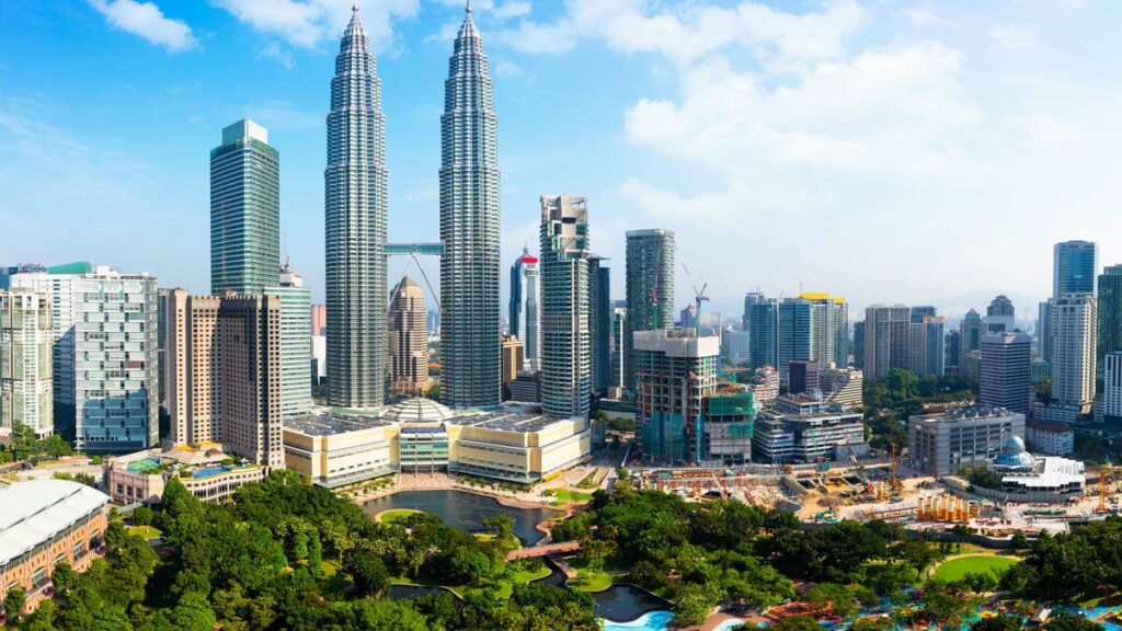 カナダ、イギリス、シンガポールよりも人気…高校生が「アメリカ留学」の代わりに選ぶ意外な東南アジアの国 旧イギリス宗主国で費用はアメリカの3分の1だが | PRESIDENT Online(プレジデントオンライン) カナダ、イギリス、シンガポールよりも人気…高校生が「アメリカ留学」の代わりに選ぶ意外な東南アジアの国 旧イギリス宗主国で費用はアメリカの3分の1だが | PRESIDENT Online(プレジデントオンライン)