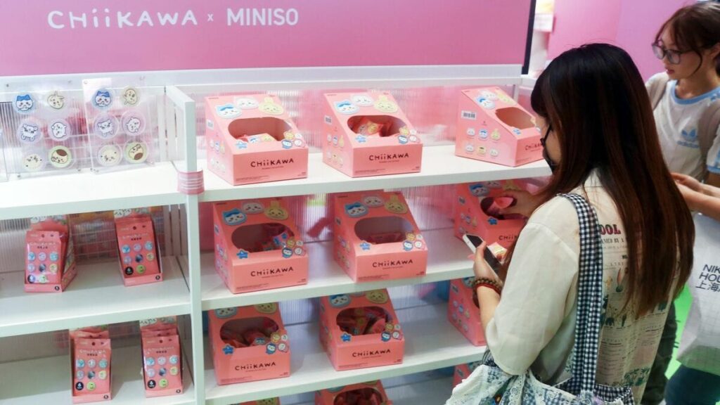 ピカチュウでもキティでもない…中国都市部に住む孤独な独身者の｢家族｣になっている日本発キャラクター 上海の店舗では3日間で1億6000万円の売り上げ | PRESIDENT Online（プレジデントオンライン）