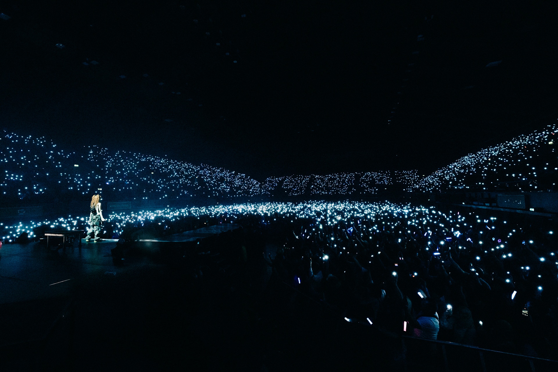 「YOASOBI LIVE AT WEMBLEY ARENA」の様子。