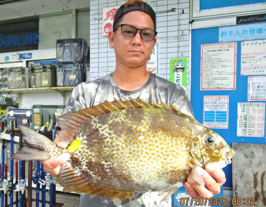 沖縄・恩納村の人気ポイント　大潮に回遊するカーエーを狙う　夜から翌朝にかけて続々と大型がヒット | 沖縄の釣り情報 有釣天 | 沖縄タイムス＋プラス