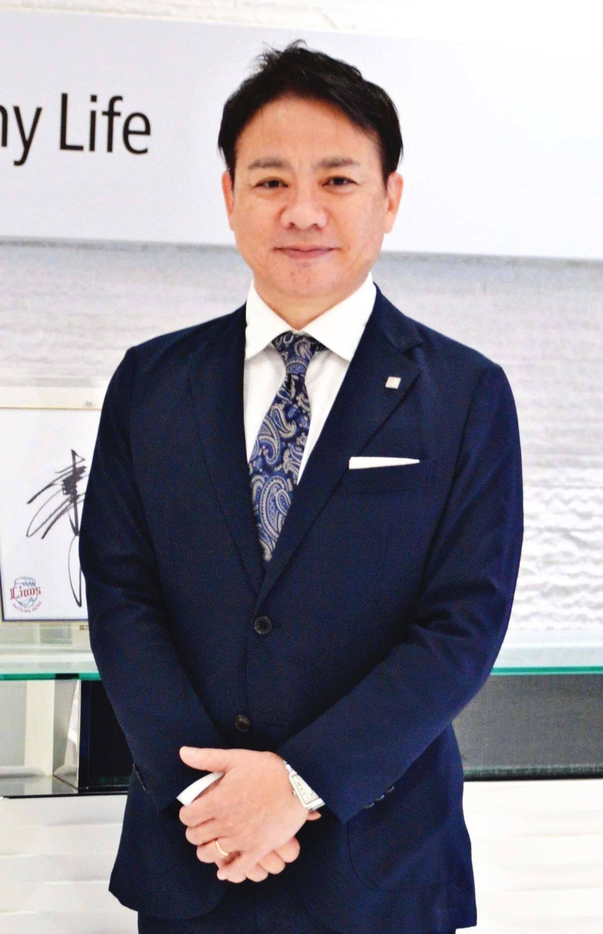 「どんどん県外に挑戦してほしい」と若い人材にエールを送るソニー生命保険特別理事の宮里統さん＝６月２６日、東京都千代田区大手町