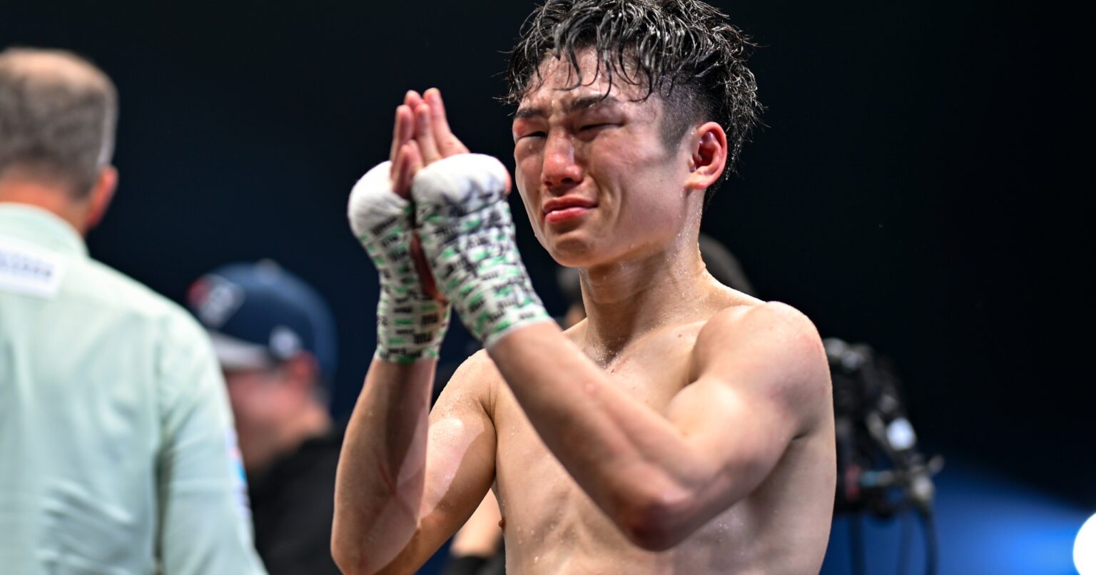 「私は拳四朗の大ファンだが」英国人記者もショックの敗戦…ボクシング寺地拳四朗“まさかの王者陥落”はなぜ起きた？「最大の弱点が致命傷になった」 - ボクシング - Number Web