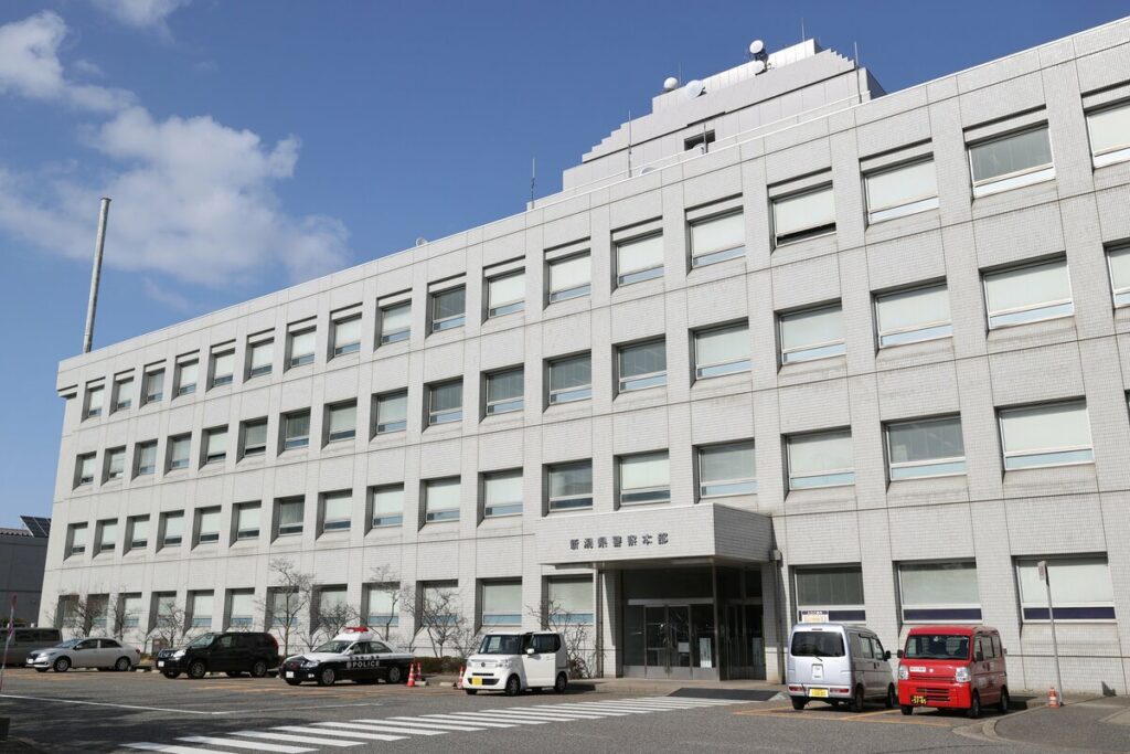 新潟県警の10代女性警察官「特急いなほ」にはねられ死亡、自ら線路内に入ったか ＪＲ羽越線・新発田駅－坂町駅間で8本に運休と遅れ - 新潟日報デジタルプラス