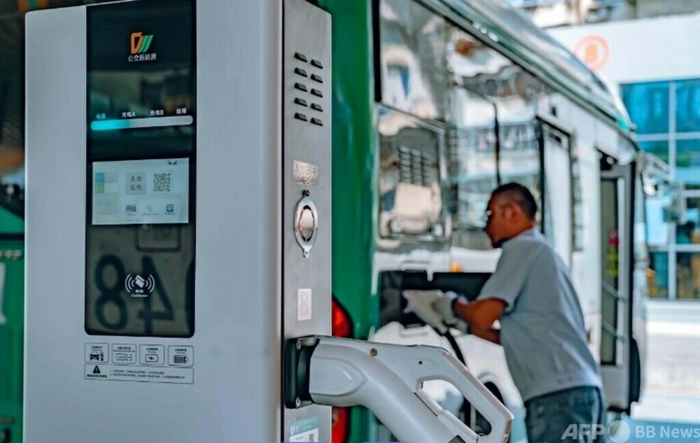 中国四川　猛暑時に電動バスの逆放電による電力確保　写真1枚　国際ニュース：AFPBB News