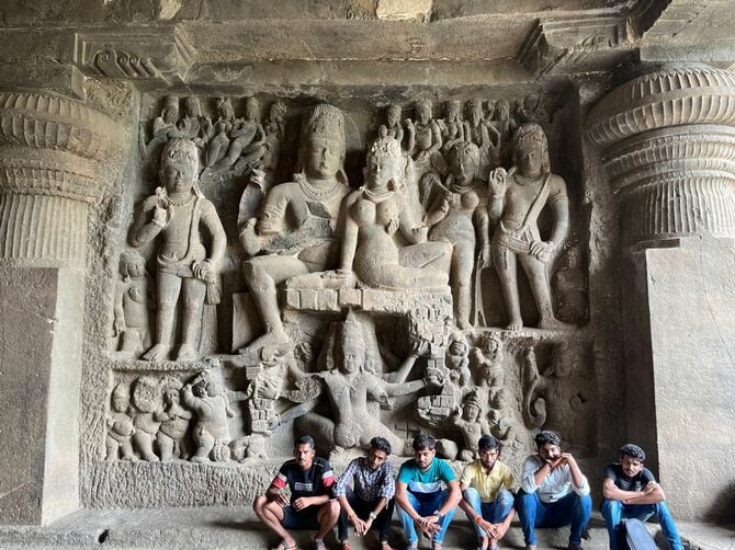 エローラ石窟群